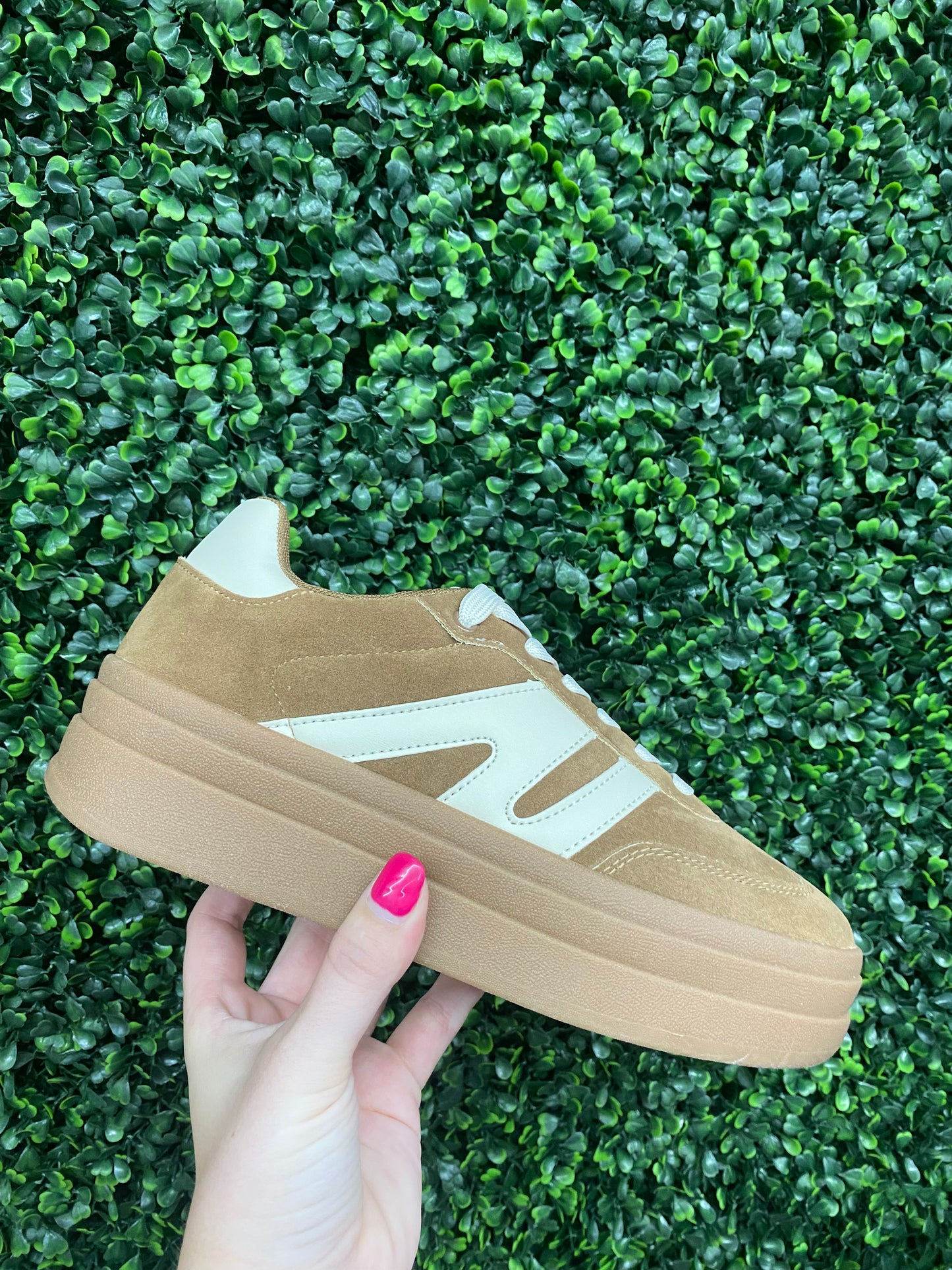 Tan/Cream Sneaker