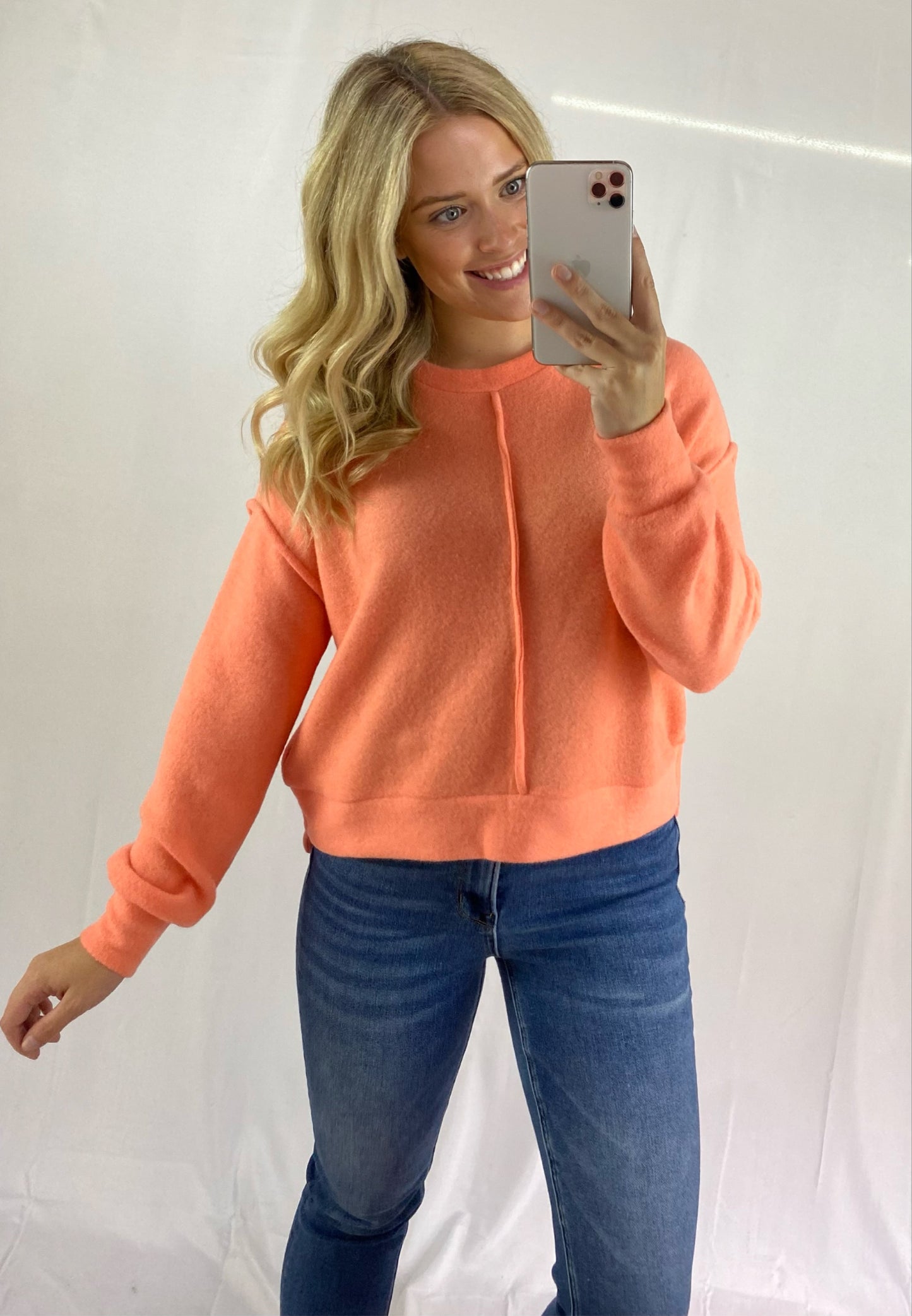 BRUSHED MELANGE HACCI HI-LOW HEM SWEATER