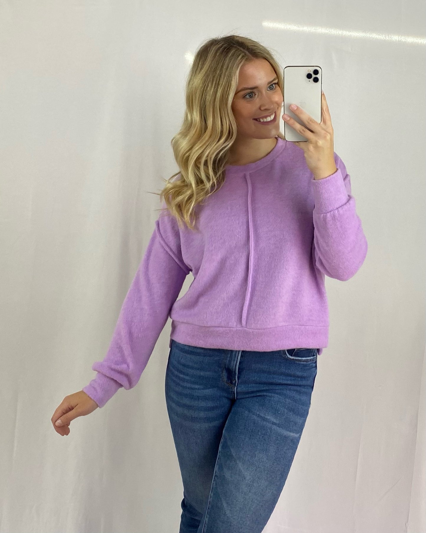 BRUSHED MELANGE HACCI HI-LOW HEM SWEATER
