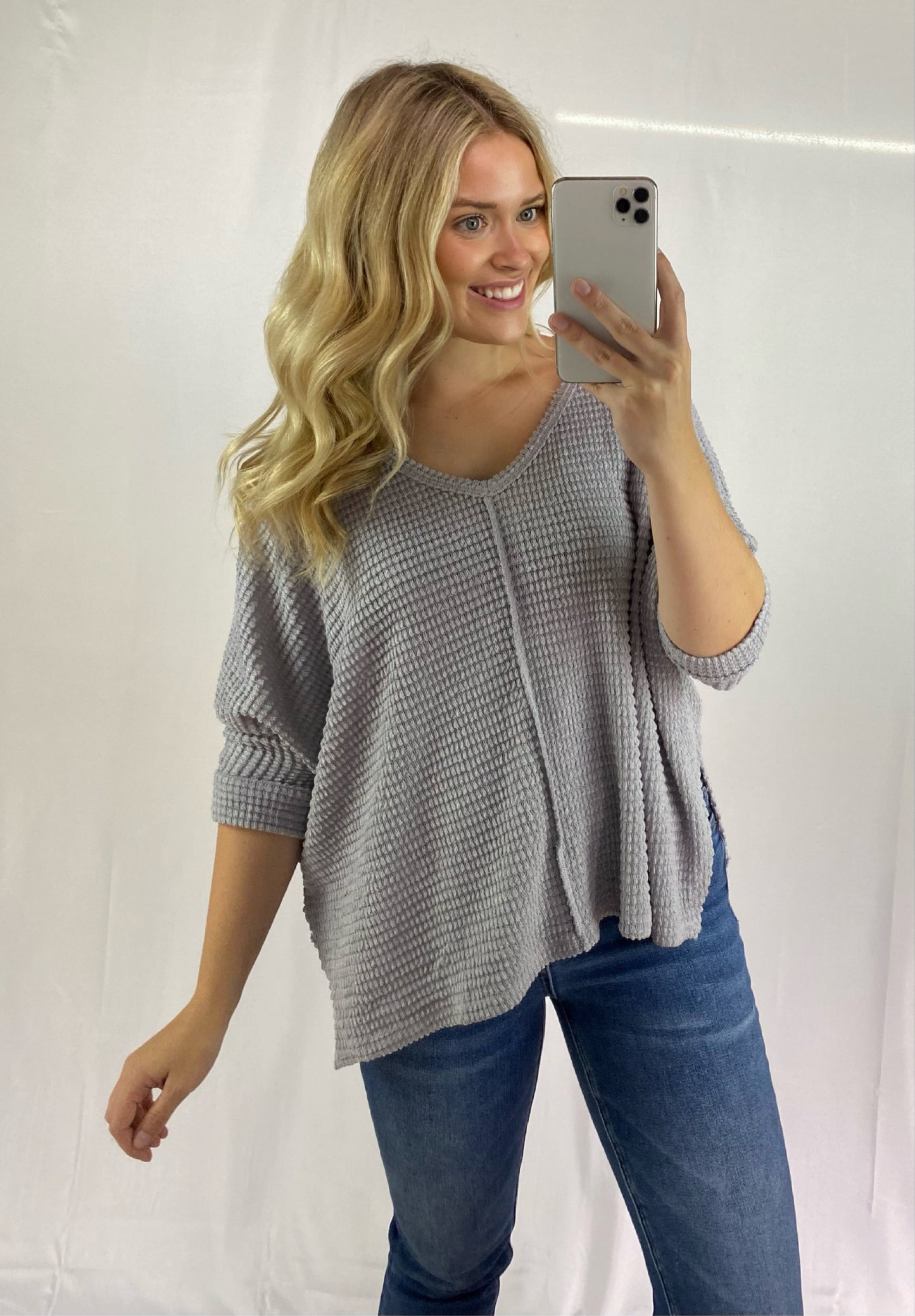 3/4 SLEEVE V-NECK HI-LOW HEM JACQUARD SWEATER
