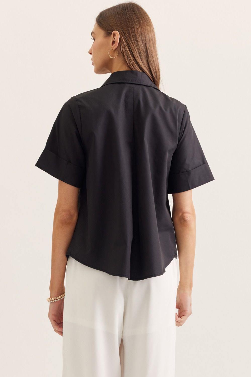 Solid short-sleeve top w/ front gold buttons