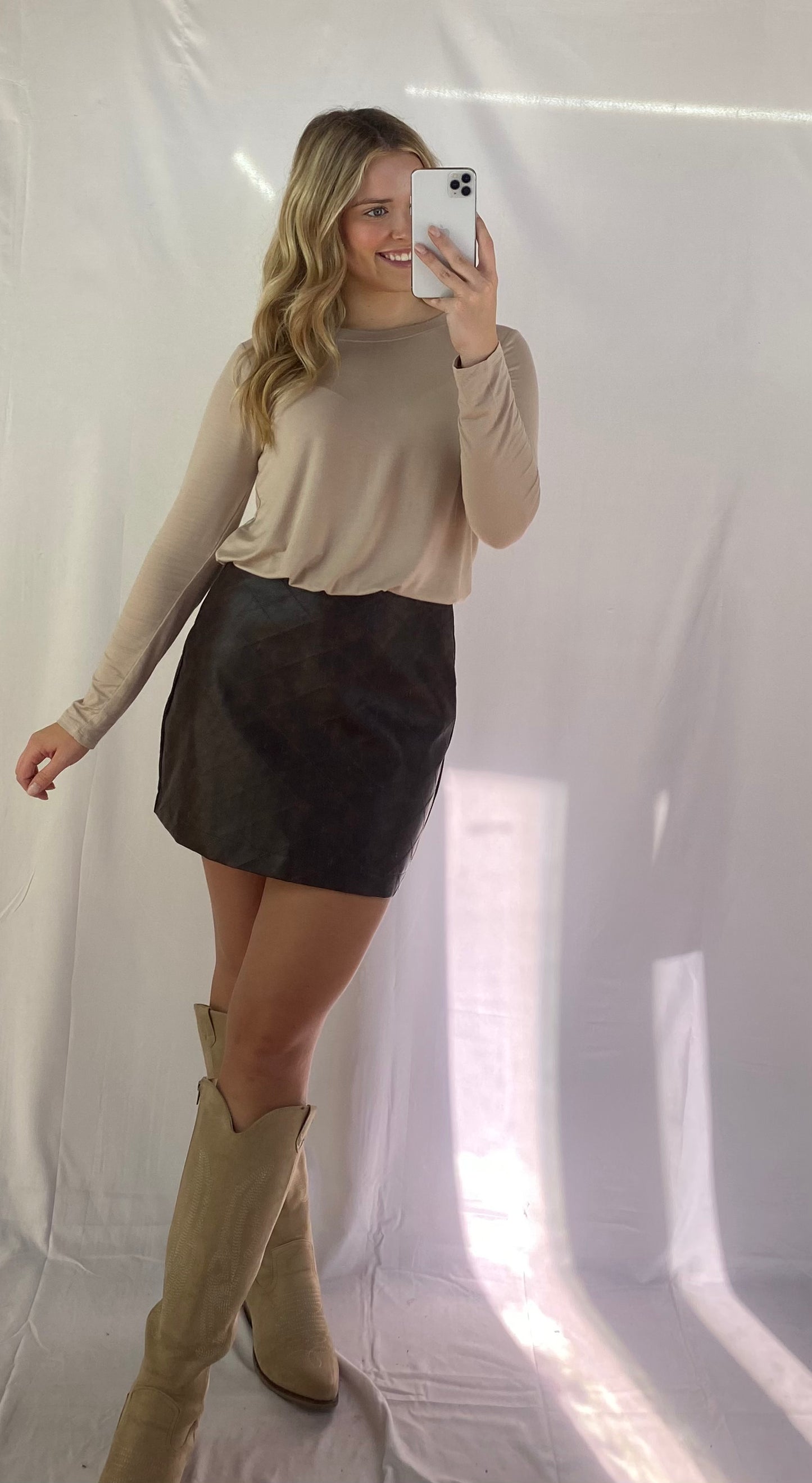 DIAMOND PATTERN FAUX LEATHER MINI SKIRT