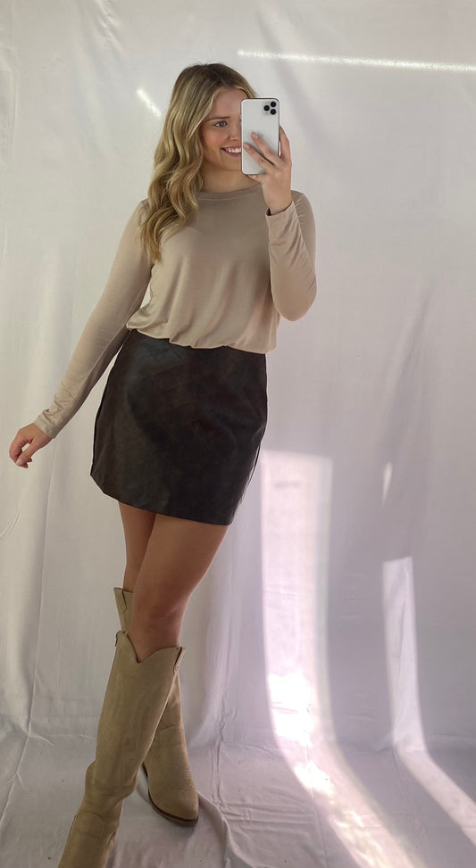 DIAMOND PATTERN FAUX LEATHER MINI SKIRT