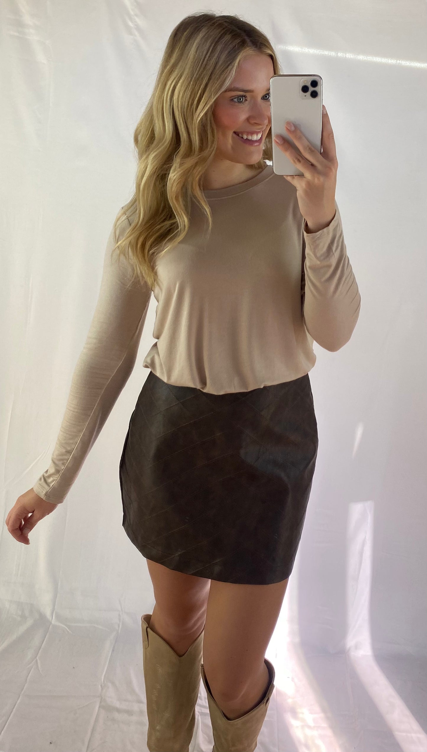 DIAMOND PATTERN FAUX LEATHER MINI SKIRT