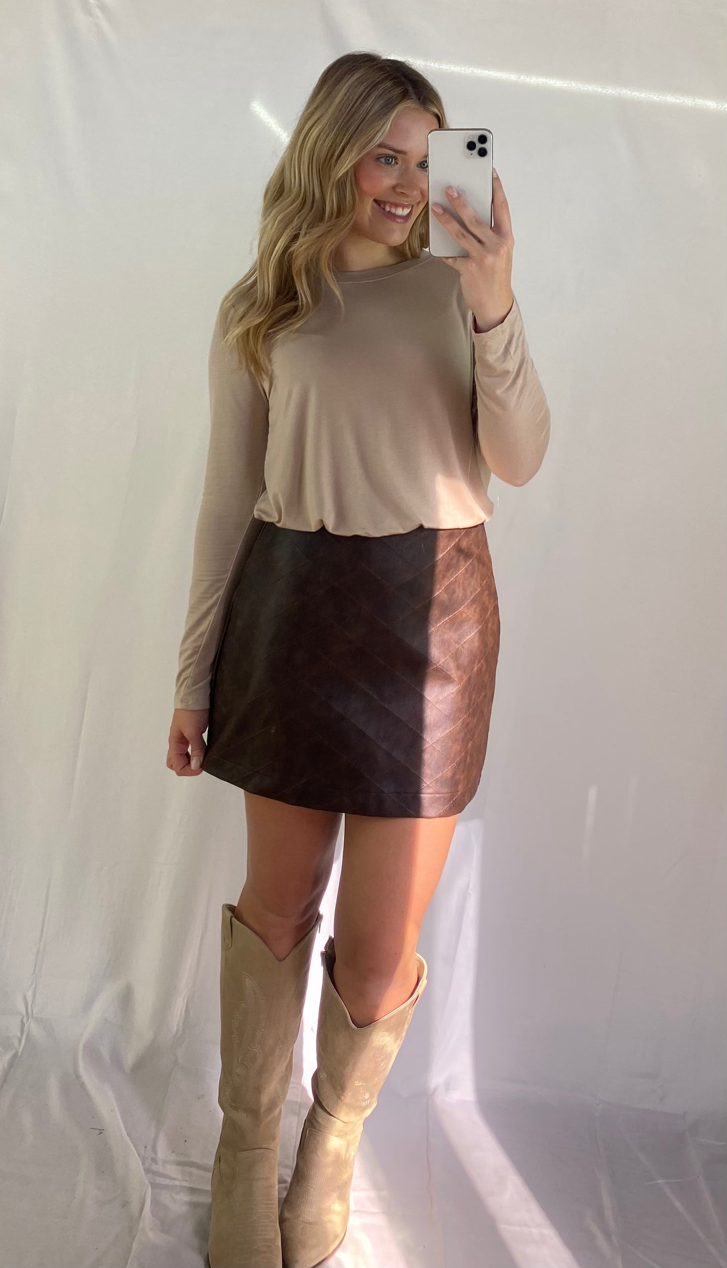 DIAMOND PATTERN FAUX LEATHER MINI SKIRT