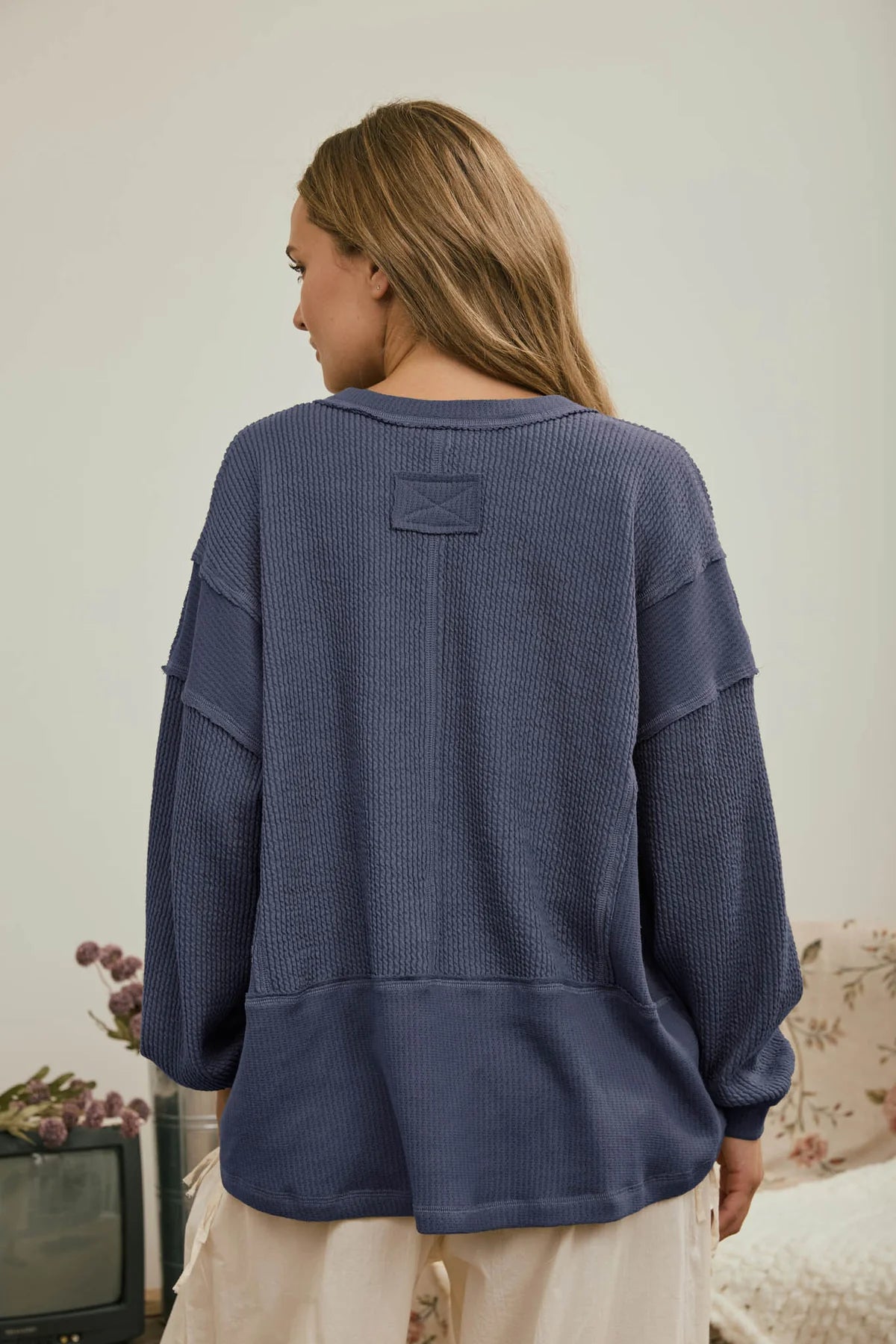 SPLIT NECK RIBBED KNIT TOP