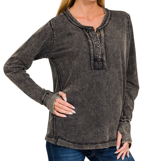 WASHED THUMB HOLE CUFFS BUTTON CLOSURE LONG SLEEVE TOP